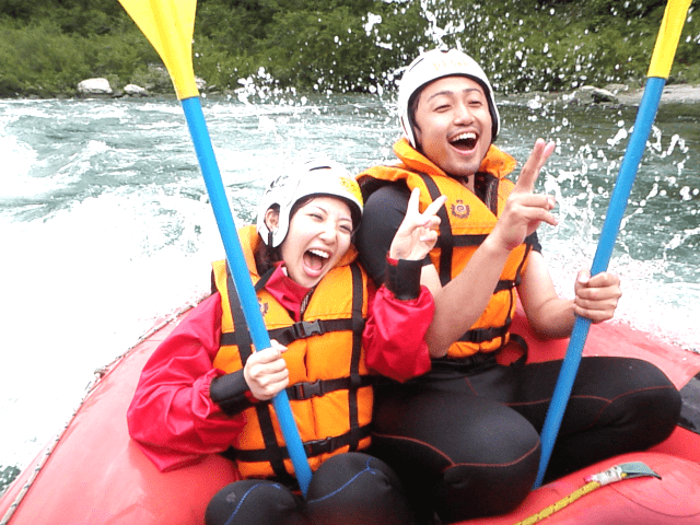 Images of nylon jackets for rafting