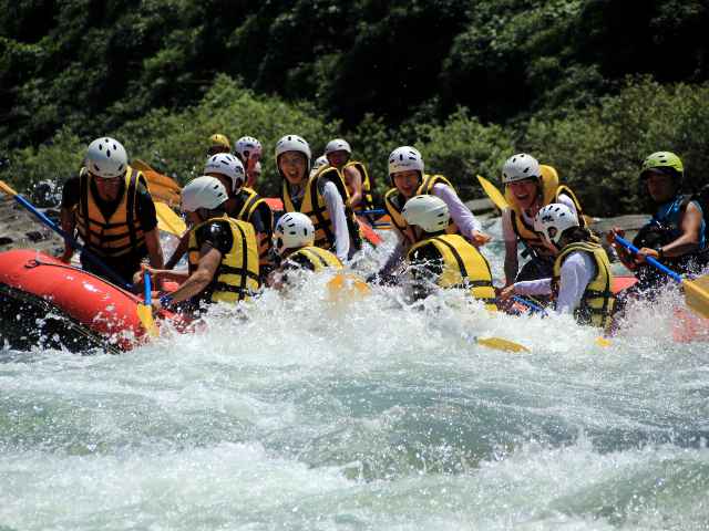 Refreshing feeling! Let's enjoy the torrents of Nagatoro Rafting