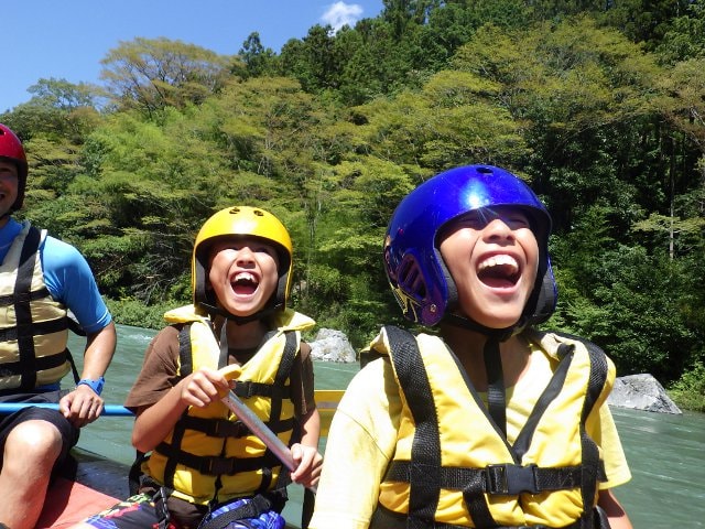 Not stop laughing in Okutama rafting.